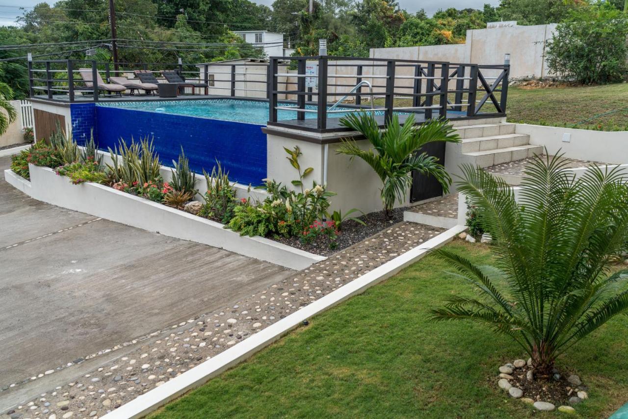 Family Complex Beside Beach W/Pool Montego Bay #1 외부 사진