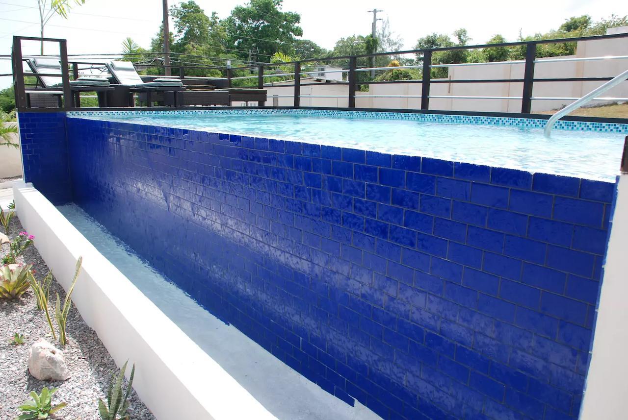 Family Complex Beside Beach W/Pool Montego Bay #1 외부 사진