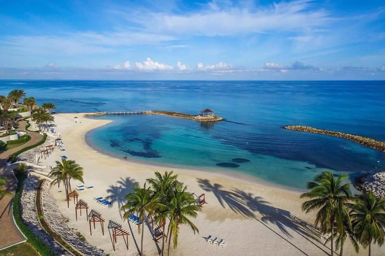 Family Complex Beside Beach W/Pool Montego Bay #1 외부 사진