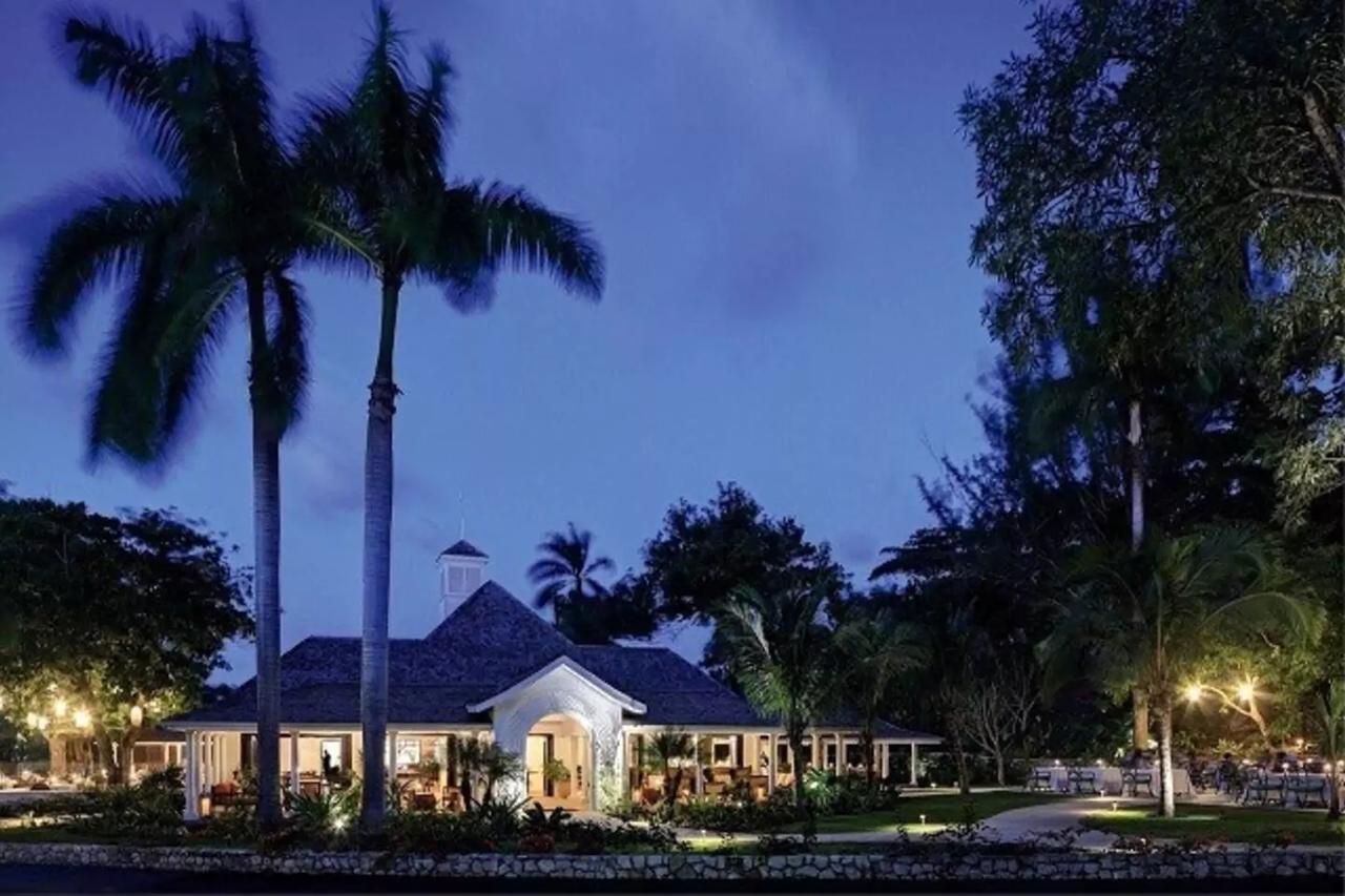Family Complex Beside Beach W/Pool Montego Bay #1 외부 사진