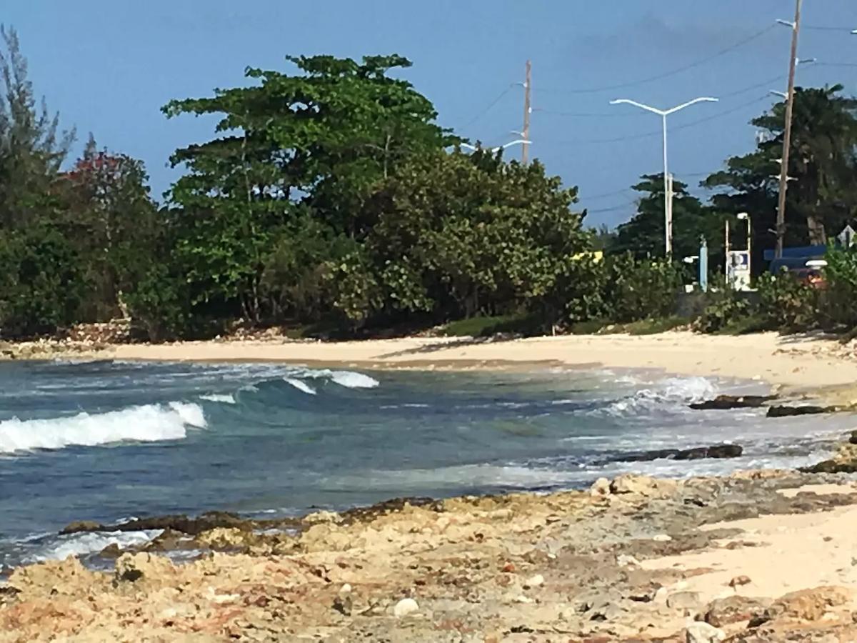 Family Complex Beside Beach W/Pool Montego Bay #1 외부 사진