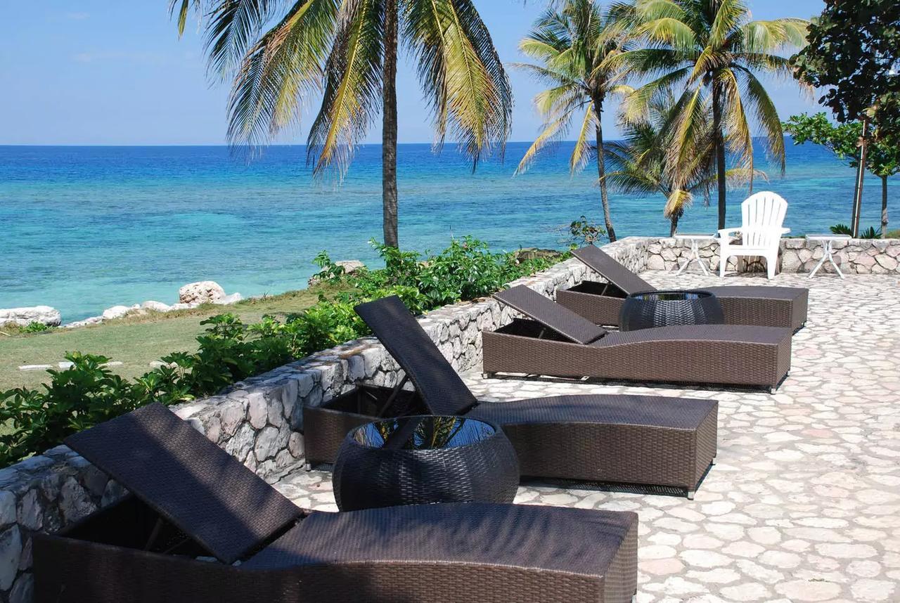 Family Complex Beside Beach W/Pool Montego Bay #1 외부 사진