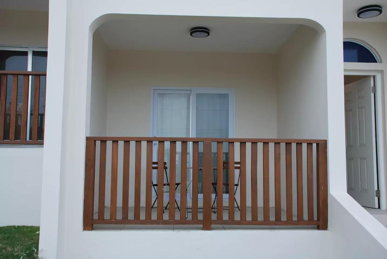 Family Complex Beside Beach W/Pool Montego Bay #1 외부 사진