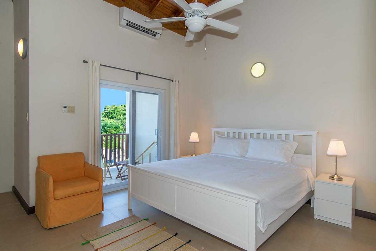 Family Complex Beside Beach W/Pool Montego Bay #1 외부 사진